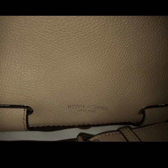 🐞HENRI BENDEL SPRUCE STREET HOBO EUC CREAM AND SILVER - Picture 2 of 8